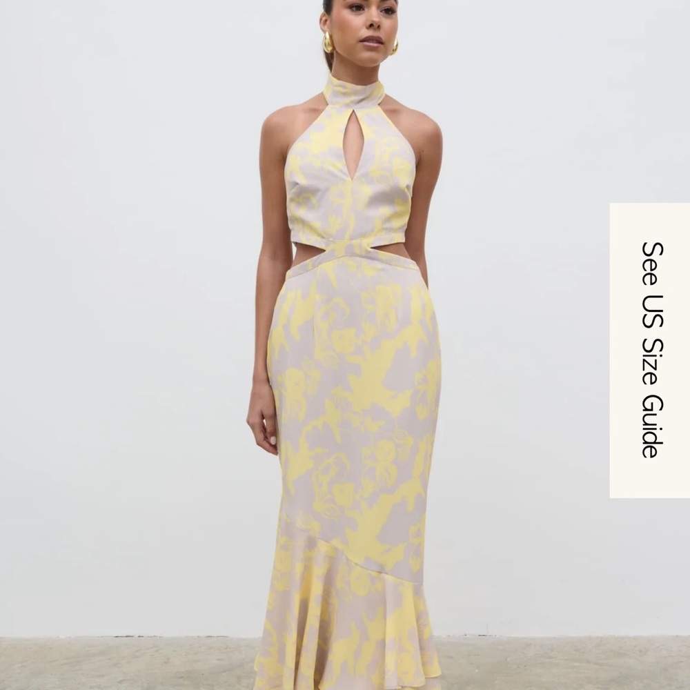 Nova Maxi Dress 
Pretty Lavish